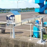 Level measurement near sluice gate