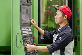 油圧制御事業の生産設備の写真