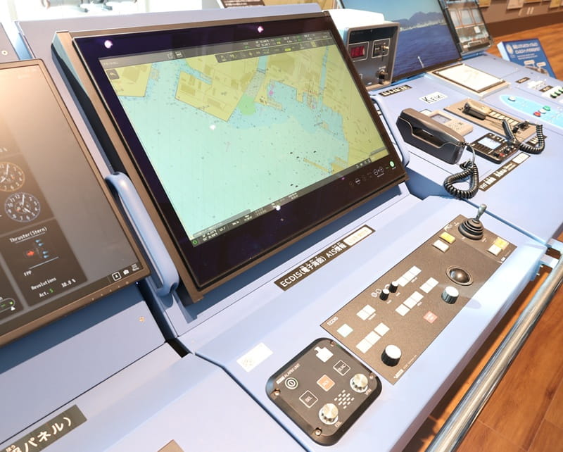 電子海図情報表示装置(ECDIS)